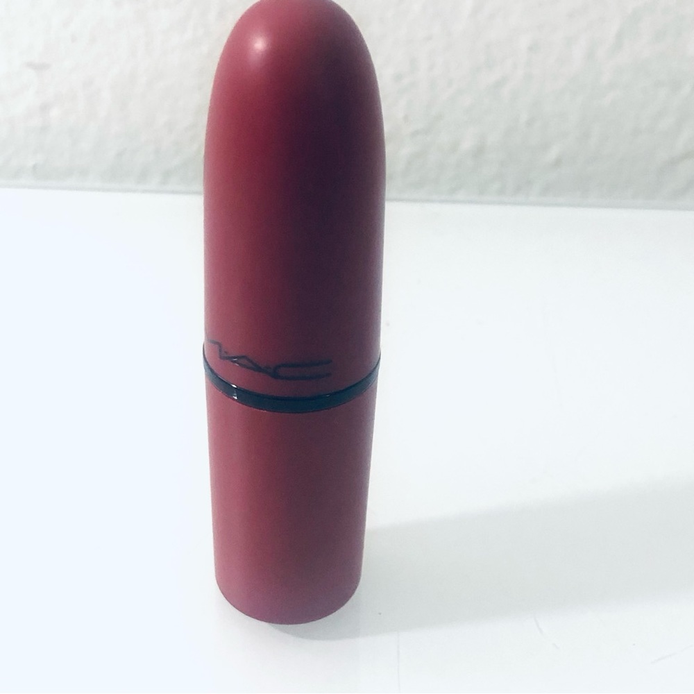 MAC RUBY WOO RETRO MATTE LIPSTICK - Picture 6 of 7
